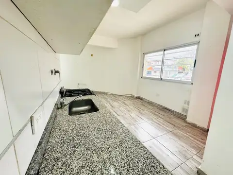 Venta departamento un ambiente y medio en Liniers. Al frente. Un año de antigüedad 38m2