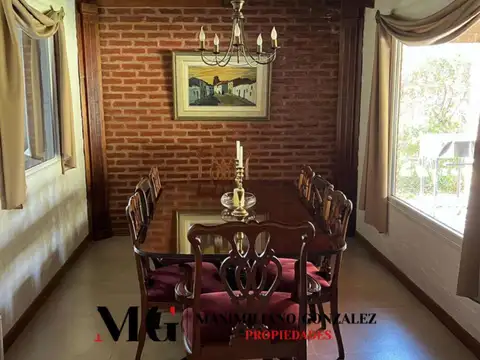 Casa en Venta con 2 cocheras