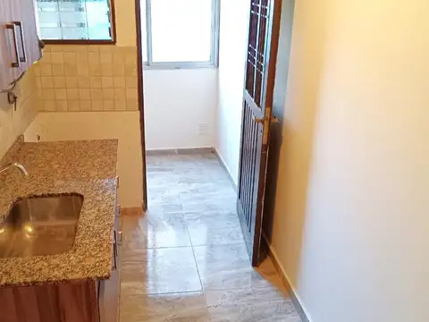 DEPARTAMENTO  2 AMBIENTES ALQUILER  BANFIELD CON PLACARD