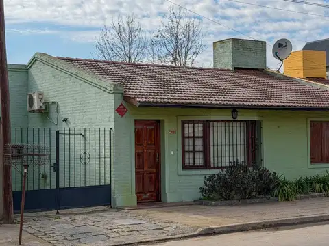Tacuarí 300