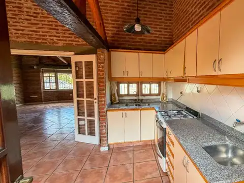 Casa en Alquiler con 1 cochera