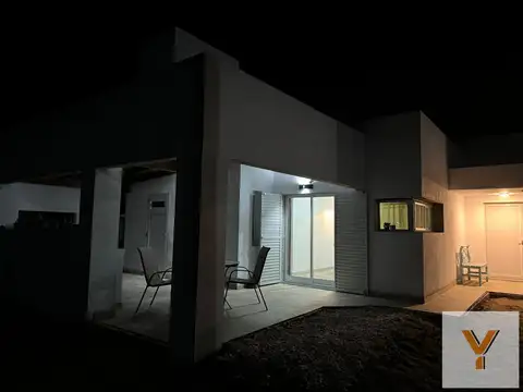 Casa en venta - 2 Dormitorios 1 Baño - 70Mts2 - Mar del Sur