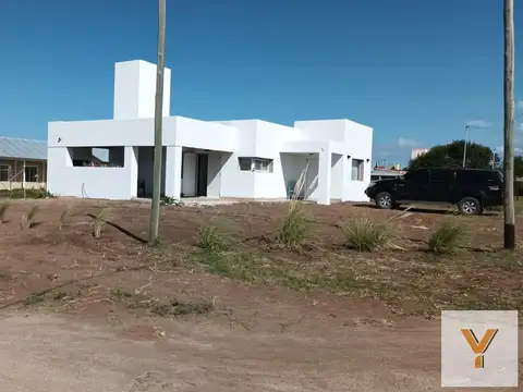 Casa en venta - 2 Dormitorios 1 Baño - 70Mts2 - Mar del Sur