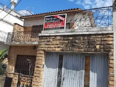 CASA AMERICANA EN PH DE 4 AMBIENTES EN VENTA - MORON