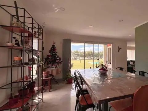 Casa 5 ambientes con 2 baños