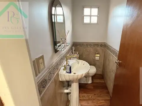 Casa en Venta con 2 cocheras