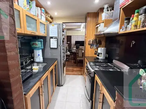 Casa Triplex en venta 4 ambientes 2 cocheras Liniers