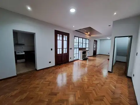 Depto Tipo Casa en Alquiler con 1 cocheras