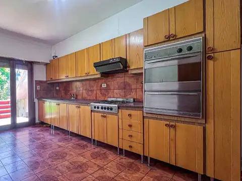 Casa en Venta con 3 cocheras