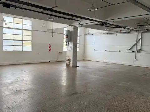 Depósito de 343 m2 cubiertos en Florida