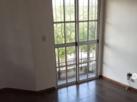 Casa en Alquiler con 1 cochera