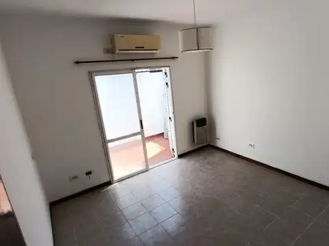Depto Tipo Casa en Alquiler en Tolosa, $ 450.000