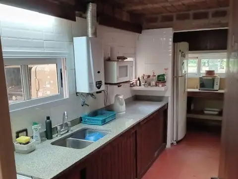 Casa 4 ambientes con 2 baños