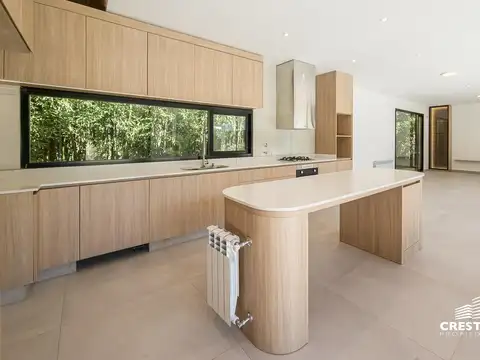 Casa 6 ambientes con 2 baños