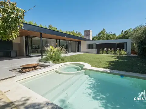 Venta - Casa 3 dormitorios con quincho, pileta y cochera doble - La Bahía, Pueblo Esther.