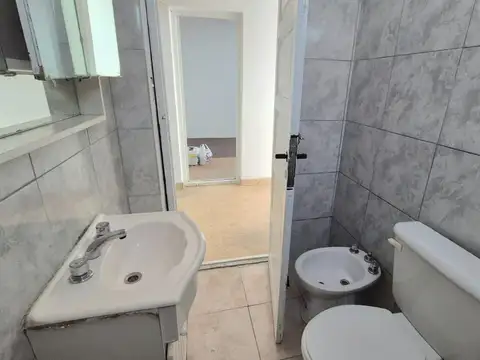 PH EN VENTA 2 AMB EN VILLA BOSCH CON PATIO