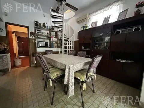 Venta de Casa 4 ambientes con cochera  en Lanús Oeste