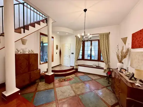 Casa en Venta con 2 cocheras