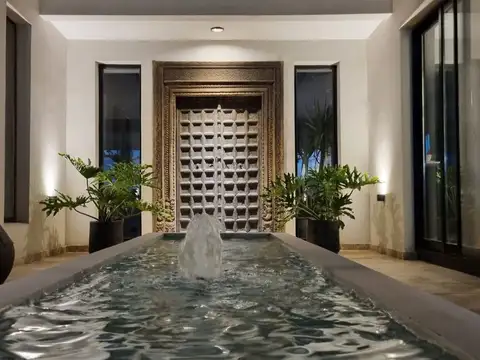 Casa en Venta con 3 cocheras