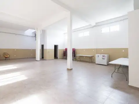 Alquiler local Haedo Apto todo destino.