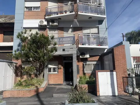 Departamento 2 amb en Planta Baja al Frente con Patio