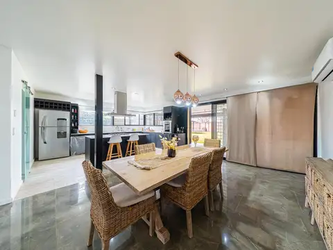 Casa 5 ambientes con 2 baños