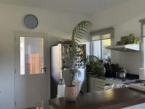 Casa en Alquiler con 2 cocheras