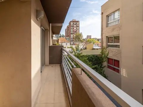 F Portela 100, Piso 2