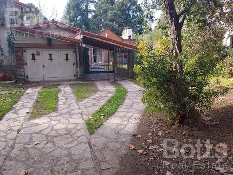 Casa en Venta con 2 cocheras