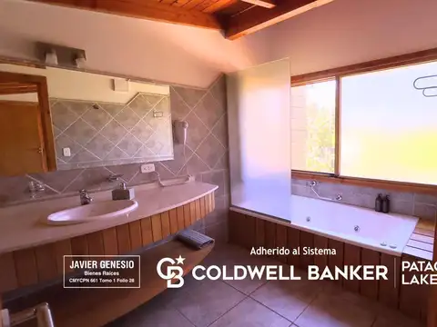Casa en Venta con 2 cocheras