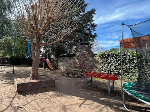 Urquiza y Mexico - Vivienda + espacio comercial