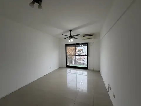 Depto en Alquiler en Villa Ortuzar, balcón al frente y luminoso
