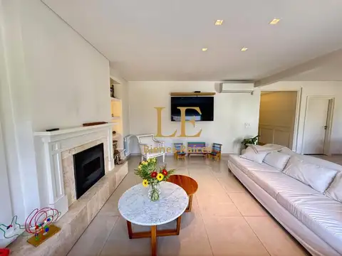 Casa 3 ambientes con 2 baños