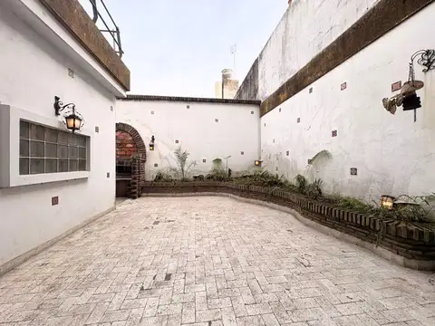 CASA 5 AMB CON COCHERA Y PATIO EN VILLA MAIPU