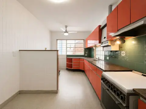 Casa 5 ambientes con 2 baños