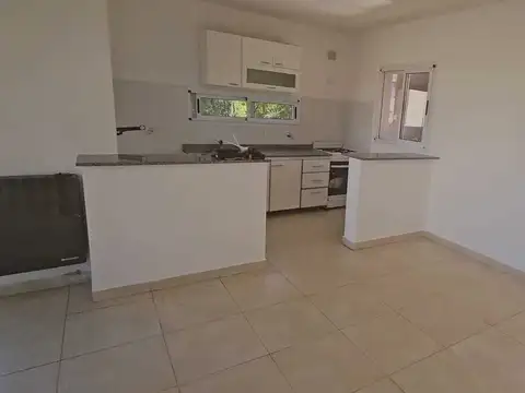 Casa  en Alquiler en San Eduardo, Pilar del Este, Pilar