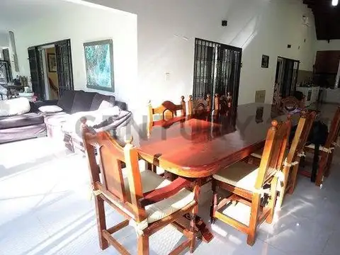 VENTA CASA 4 AMB CON PILETA EN GUERNICA