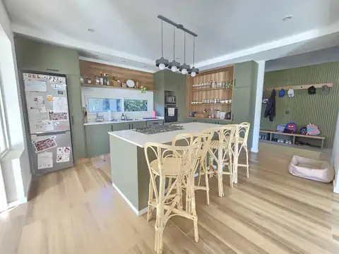 Casa en Alquiler Temporal con 3 cocheras