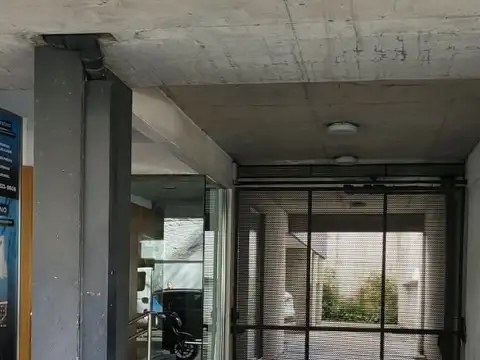 COCHERA FIJA CUBIERTA P. Baja - Portón automático -