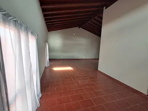 Casa 5 ambientes con 2 baños