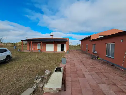 Casa 5 ambientes con 2 baños
