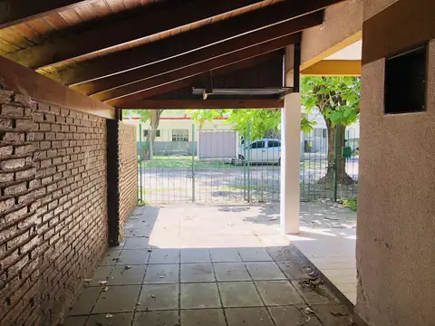 Casa en Venta- 4 dormitorios 2 baños - Villa Elisa