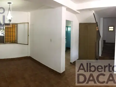 Casa en Venta- 4 dormitorios 2 baños - Villa Elisa