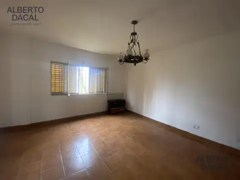 Casa en Venta- 4 dormitorios 2 baños - Villa Elisa