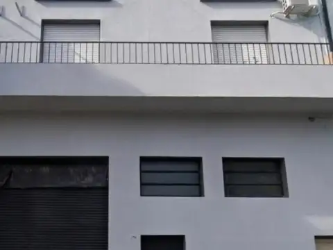 PH en venta - 4 Dormitorios 2 Baños - Flores