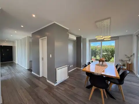 Casa 6 ambientes con 4 baños