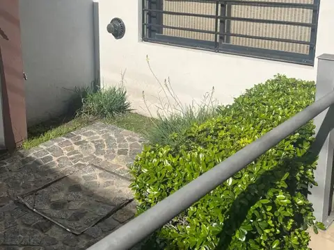 Alberto Vignes 1032 , Piso PB