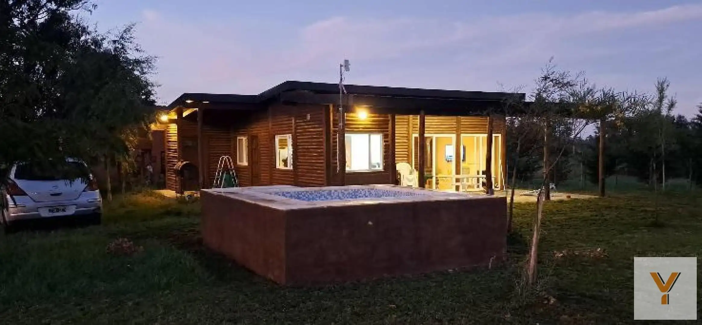 Casa 2 dorm, 96 m² cub. con patio, galería semi cubierta y parrilla — Balcarce