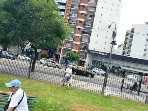 1 AMBIENTE  FRENTE A LA PLAZA MONSEÑOR D`ANDREA