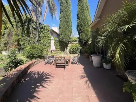 Casa 6 ambientes con 3 baños